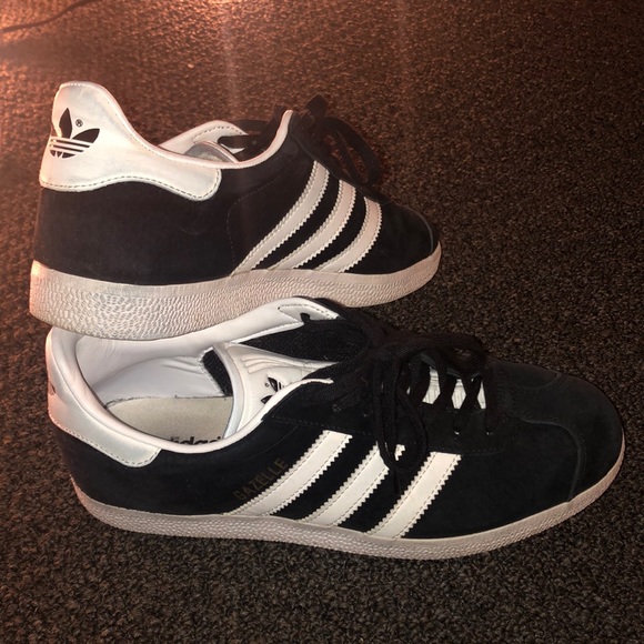 Women’s Adidas Gazelle Sneakers - Picture 2 of 3